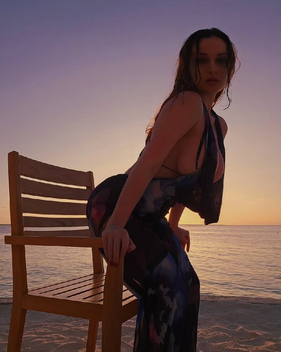 Sexy girl Miranda Faith nude in Port Vila